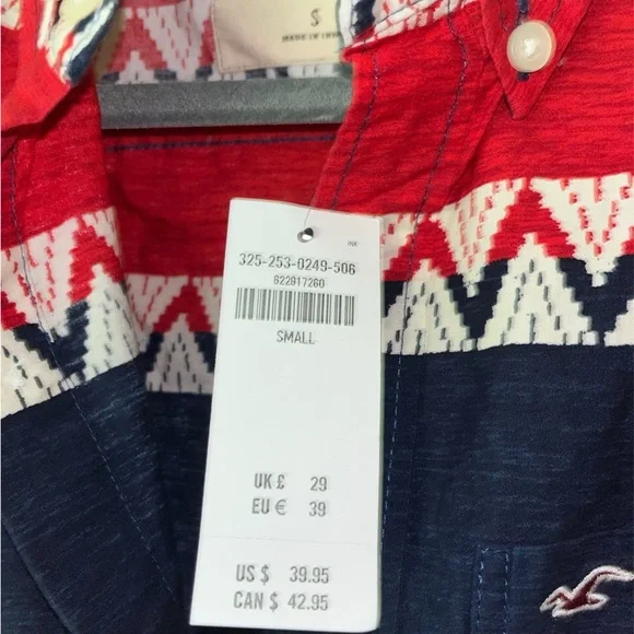 Hollister Men's Red and Navy Geometric Shirt - Picture 3 of 3